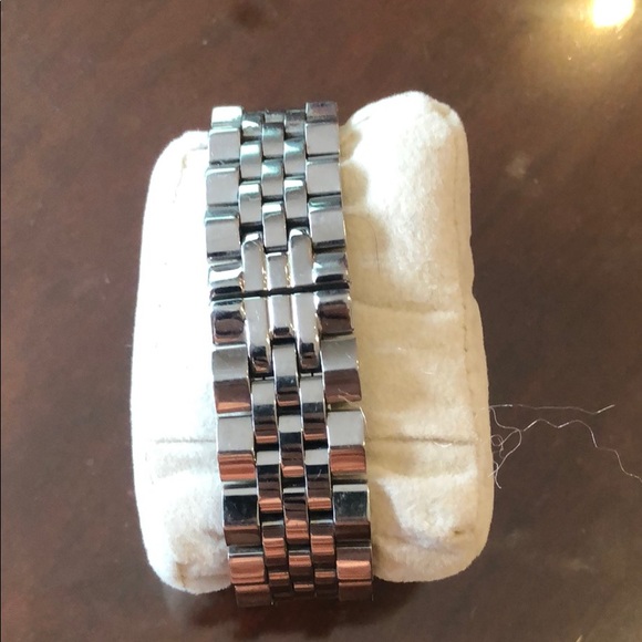 WOMENS MICHAEL KORS WATCH VERY LIGHTLY USED - Picture 2 of 4